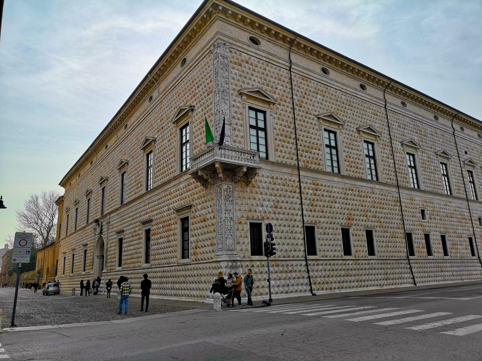 Cosa Vedere Al Palazzo Dei Diamanti Cosè Cosa Cè Dentro Le Fotografie