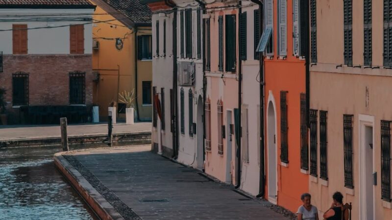 Da un libro preso in una bancarella a Ferrara spunta una lettera d'amore  spedita 40 anni fa da Corato –